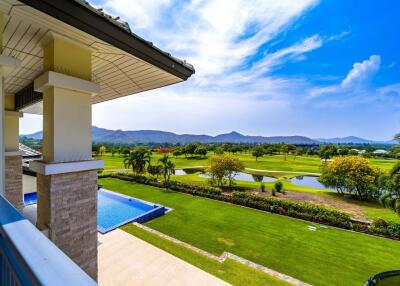 Black Mountain: 5 Bedroom Golf Course Villa