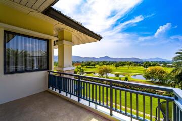 Black Mountain: 5 Bedroom Golf Course Villa