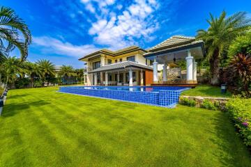 Black Mountain: 5 Bedroom Golf Course Villa