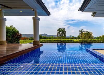 Black Mountain: 5 Bedroom Golf Course Villa