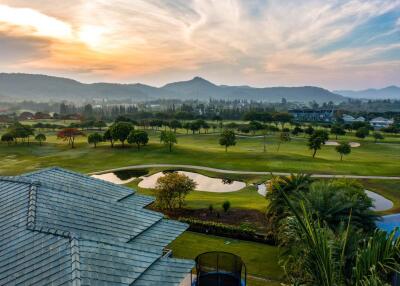 Black Mountain: 5 Bedroom Golf Course Villa