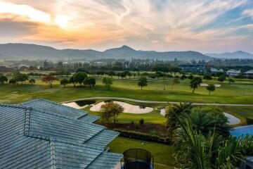 Black Mountain: 5 Bedroom Golf Course Villa