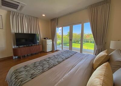 Palm Hills: 4 Bedroom Lakeside Villa