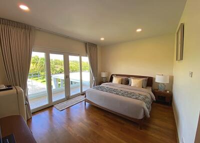 Palm Hills: 4 Bedroom Lakeside Villa