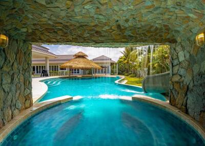 Woodlands: 7 Bedroom Pool Villa