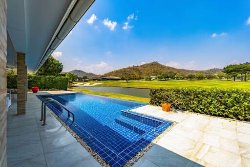 Black Mountain: 3 Bedroom Golf Course Villa