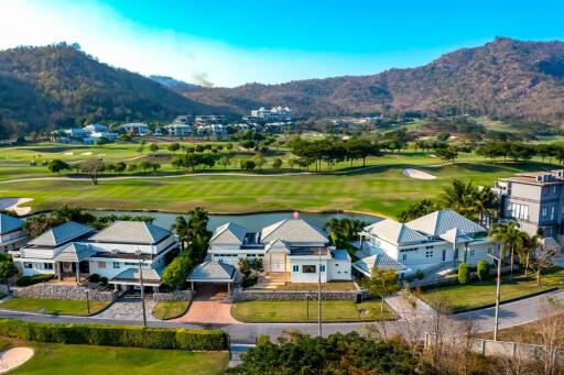 Black Mountain: 3 Bedroom Golf Course Villa