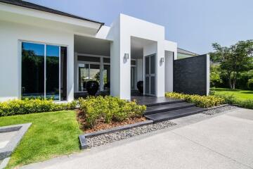 Baan Ing Phu: Luxury 4 Bedroom Pool Villa