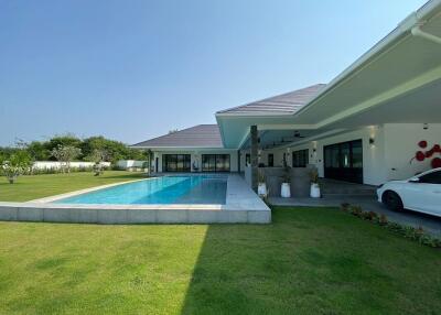 Immaculate 4 Bed Pool Villa