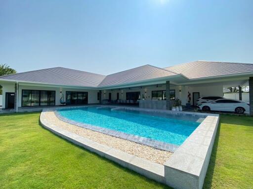 Immaculate 4 Bed Pool Villa