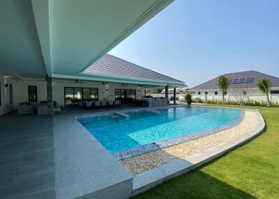 Immaculate 4 Bed Pool Villa