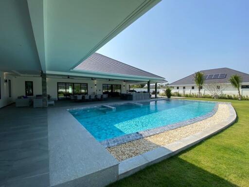 Immaculate 4 Bed Pool Villa