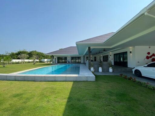 Immaculate 4 Bed Pool Villa