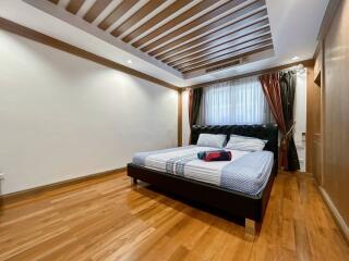 Baan Suksamran: 5 Bedroom Townhouse