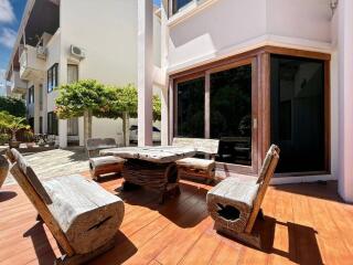 Baan Suksamran: 5 Bedroom Townhouse