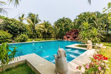 Private 4 Bed Pool Villa on Large Land Plot