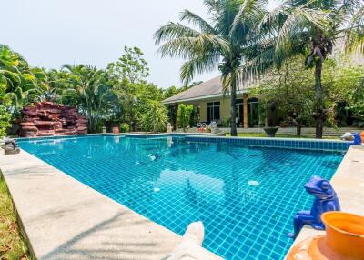 Private 4 Bed Pool Villa on Large Land Plot