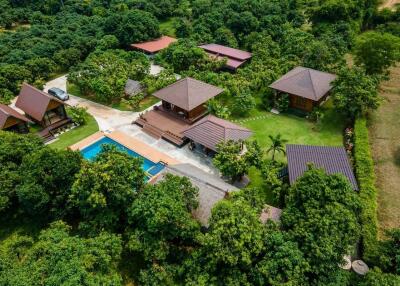 Private Villa and Resort in Samroiyod