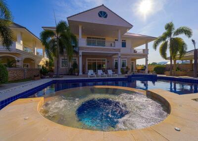 Palm Village: 2 Storey, 6 Bedroom Pool Villa