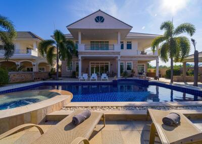 Palm Village: 2 Storey, 6 Bedroom Pool Villa