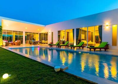Phu Montra K-Haad: 4 Bed Pool Villa