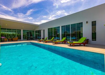 Phu Montra K-Haad: 4 Bed Pool Villa