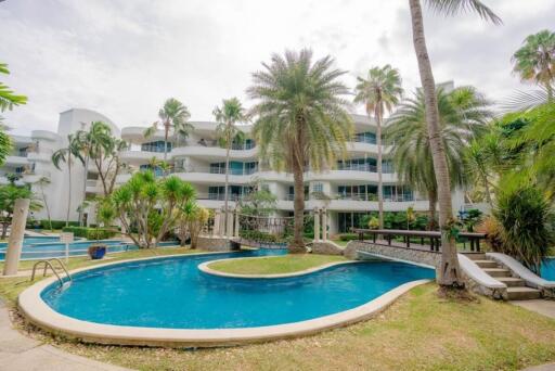 Baan Chai Talay: 2 Bed Condo with Pool Access