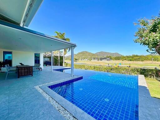 Black Mountain: 3 Bedroom Pool Villa