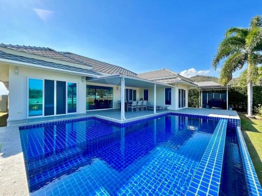 Black Mountain: 3 Bedroom Pool Villa