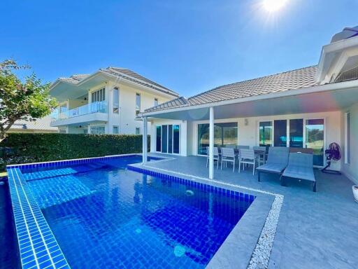 Black Mountain: 3 Bedroom Pool Villa