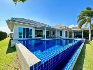 Black Mountain: 3 Bedroom Pool Villa