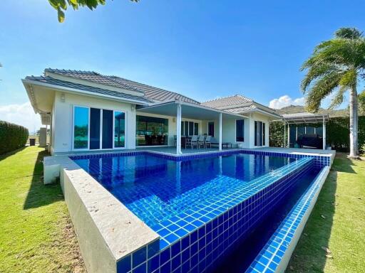 Black Mountain: 3 Bedroom Pool Villa