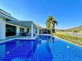 Black Mountain: 3 Bedroom Pool Villa