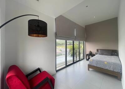 Black Mountain: 4-Storey, 3 Bed Townhouse Corner Unit