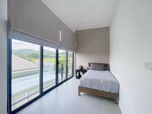 Black Mountain: 4-Storey, 3 Bed Townhouse Corner Unit