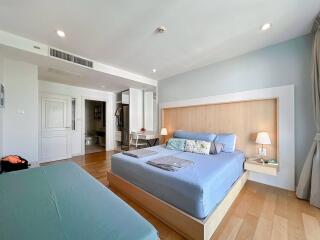 Malibu: 2 Bedroom Beachfront Condo