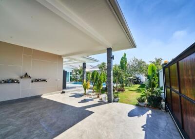 Aria 2: Pool Villa with 3 Bedrooms