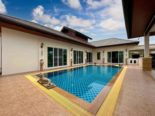 Nice Breeze 6: 3 Bedroom Pool Villa