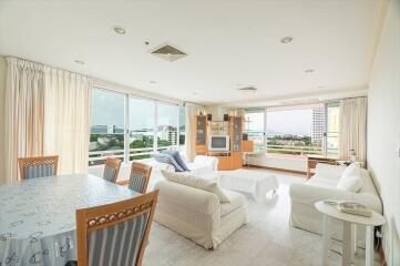 The Esplanade: 3 Bedroom Condo with Sea View