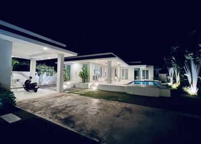 Woodlands: Freehold 4 Bedroom Pool Villa