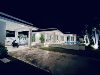 Woodlands: Freehold 4 Bedroom Pool Villa