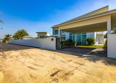 Modern 3 bedroom Pool Villa