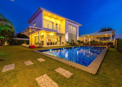 Modern 3 bedroom Pool Villa