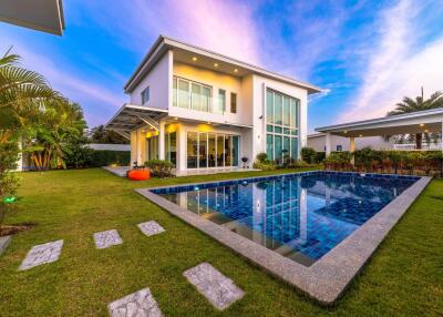 Modern 3 bedroom Pool Villa