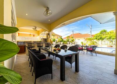 3 Bedroom Pool Villa Close to City Center!