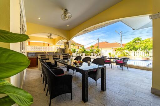 3 Bedroom Pool Villa Close to City Center!