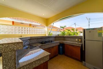 3 Bedroom Pool Villa Close to City Center!