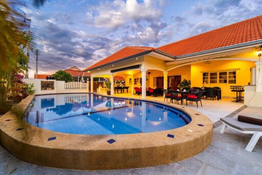 3 Bedroom Pool Villa Close to City Center!