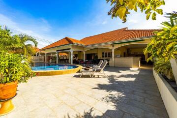 3 Bedroom Pool Villa Close to City Center!