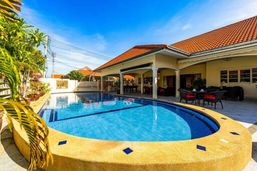 3 Bedroom Pool Villa Close to City Center!